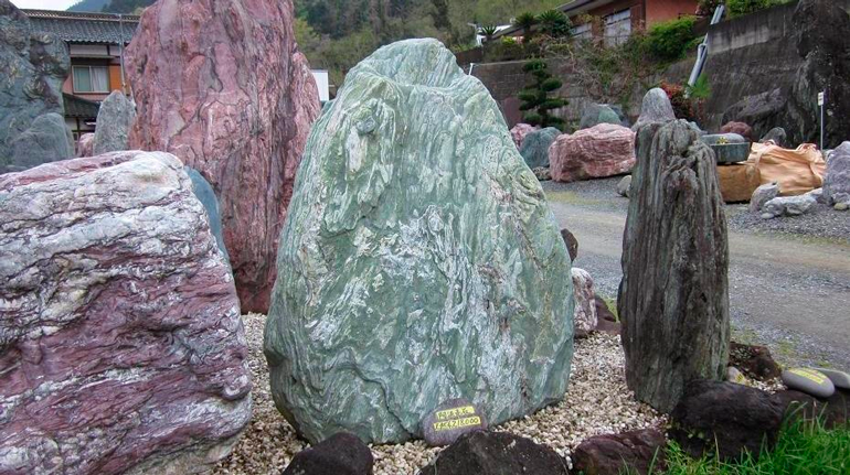 三波石をはじめ全国の天然石の正札・展示販売は、鬼石自然石センター 